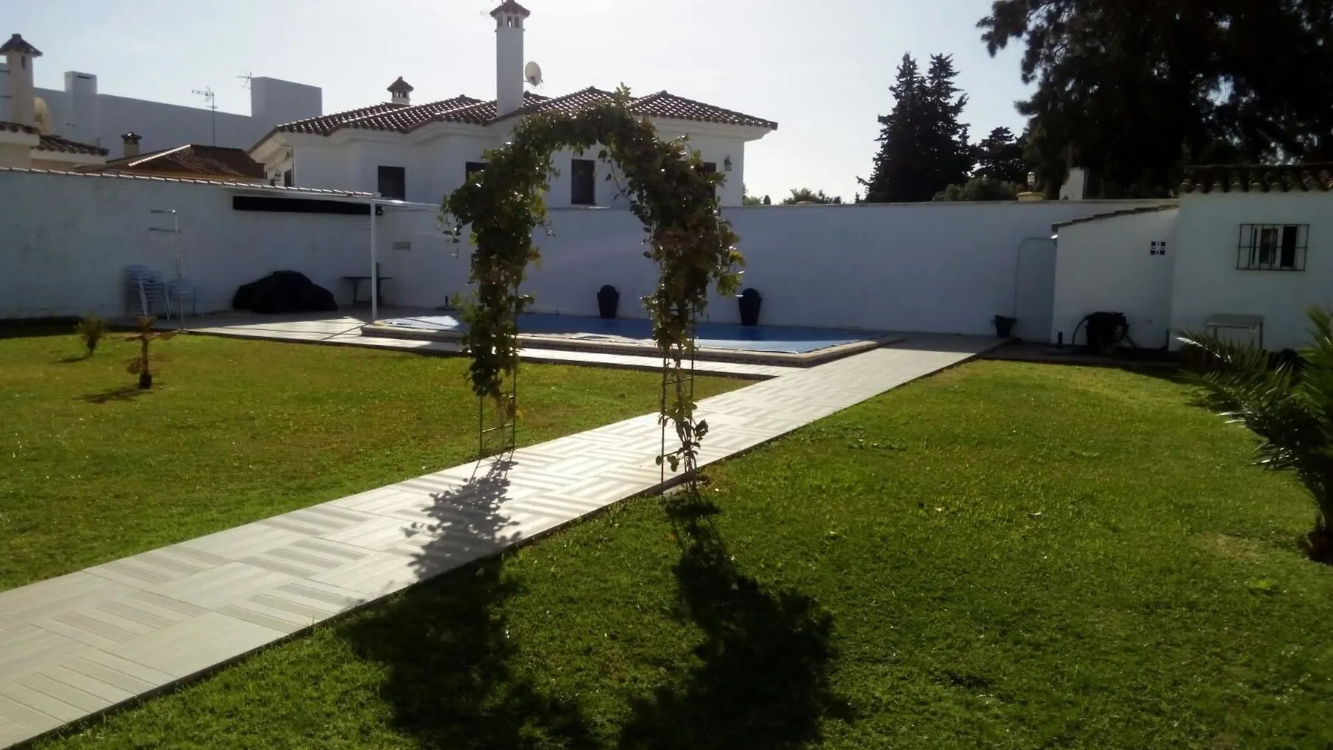 Chalet With 4 Bedrooms In Chiclana De La Frontera, With Private Pool A Daire